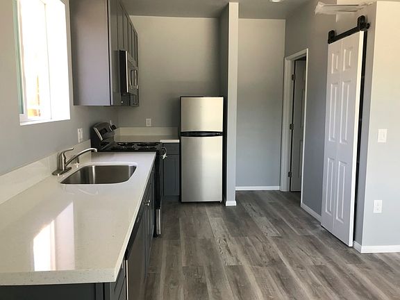 3rd image of 2264 Seaside St