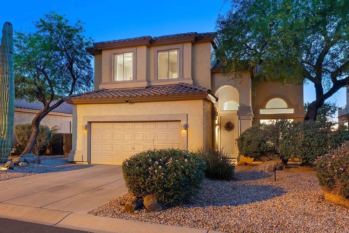 Building Photo - 3055 N Red Mtn #168