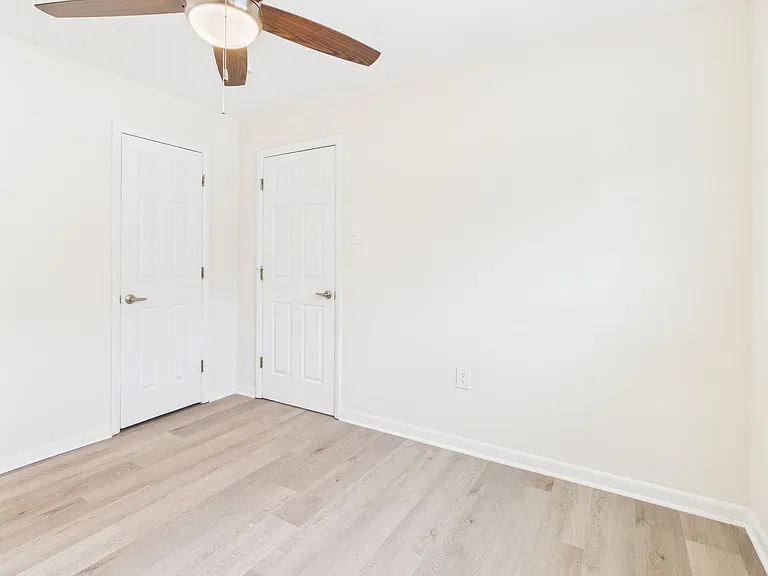 4032 Macarthur Ave #D — Photo 10