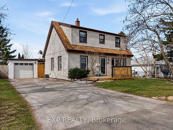 4th image of 10 Valleyview Cres
