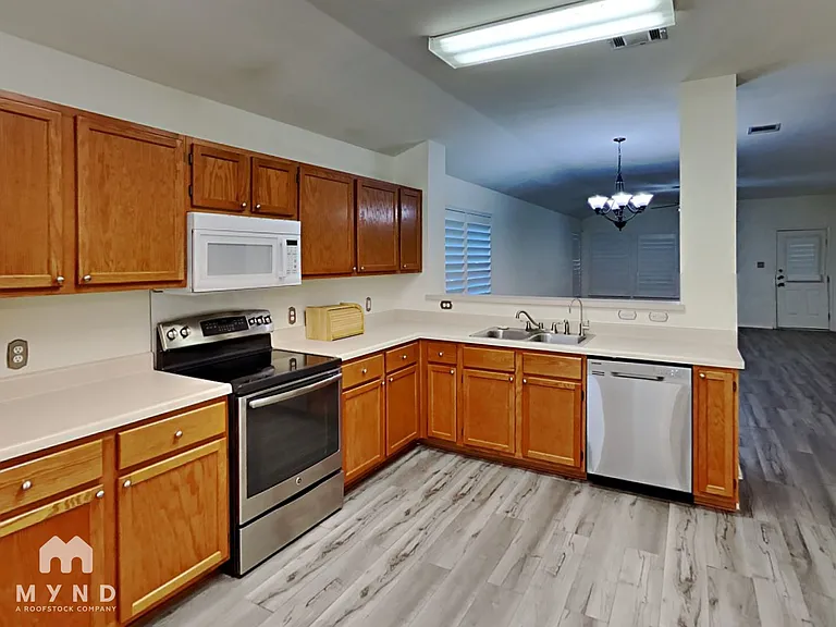 4611 Echo Lake Dr — Photo 4