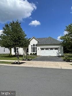 4th image of 49 Laura Ln