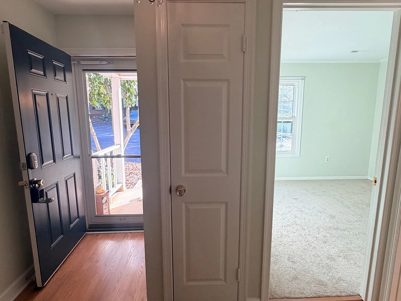 3 bed, 2.5 bath, 1266 sqft, $1,699 — Photo 2