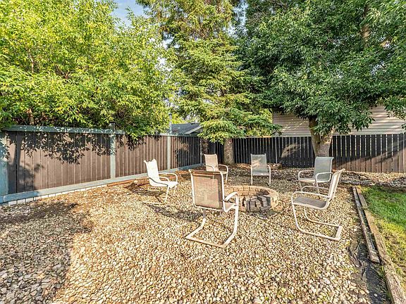5th image of 131 Garland Cres