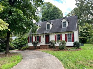 1207 N Peace Haven Rd, Winston Salem, NC 27104