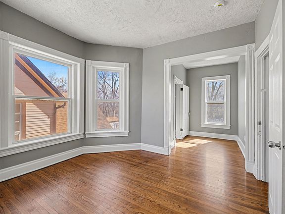 5th image of 3833 Parker St #1