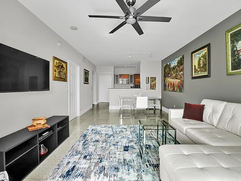 100 NE 6th St #203 — Photo 20