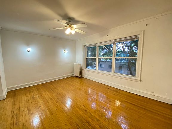 3rd image of 2106 W Hood Ave #3