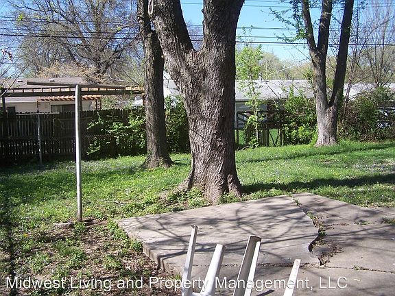 3rd image of 7404 E 109th St