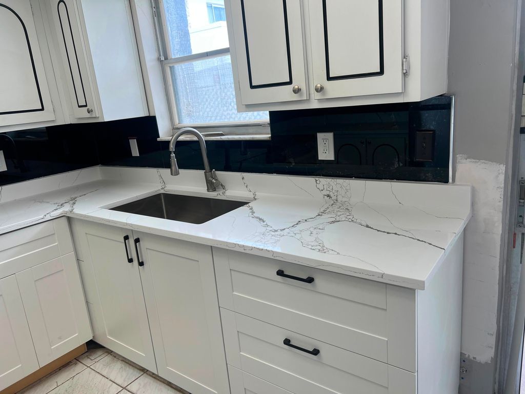 320 SW 1st St #D-2, photo 2