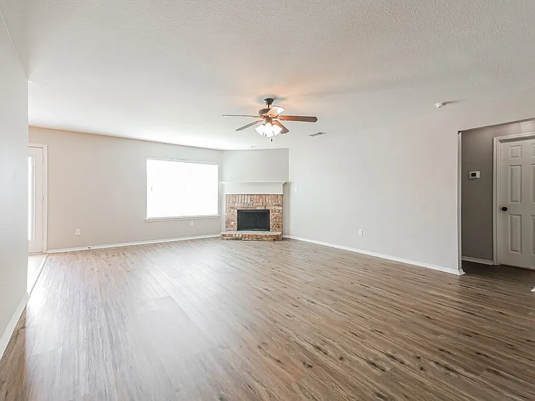 908 Matthew Ln — Photo 6