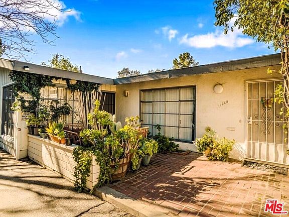 2nd image of 11344 Oxnard St