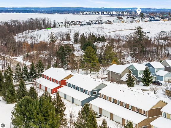 3rd image of 10621 Waterford Rd