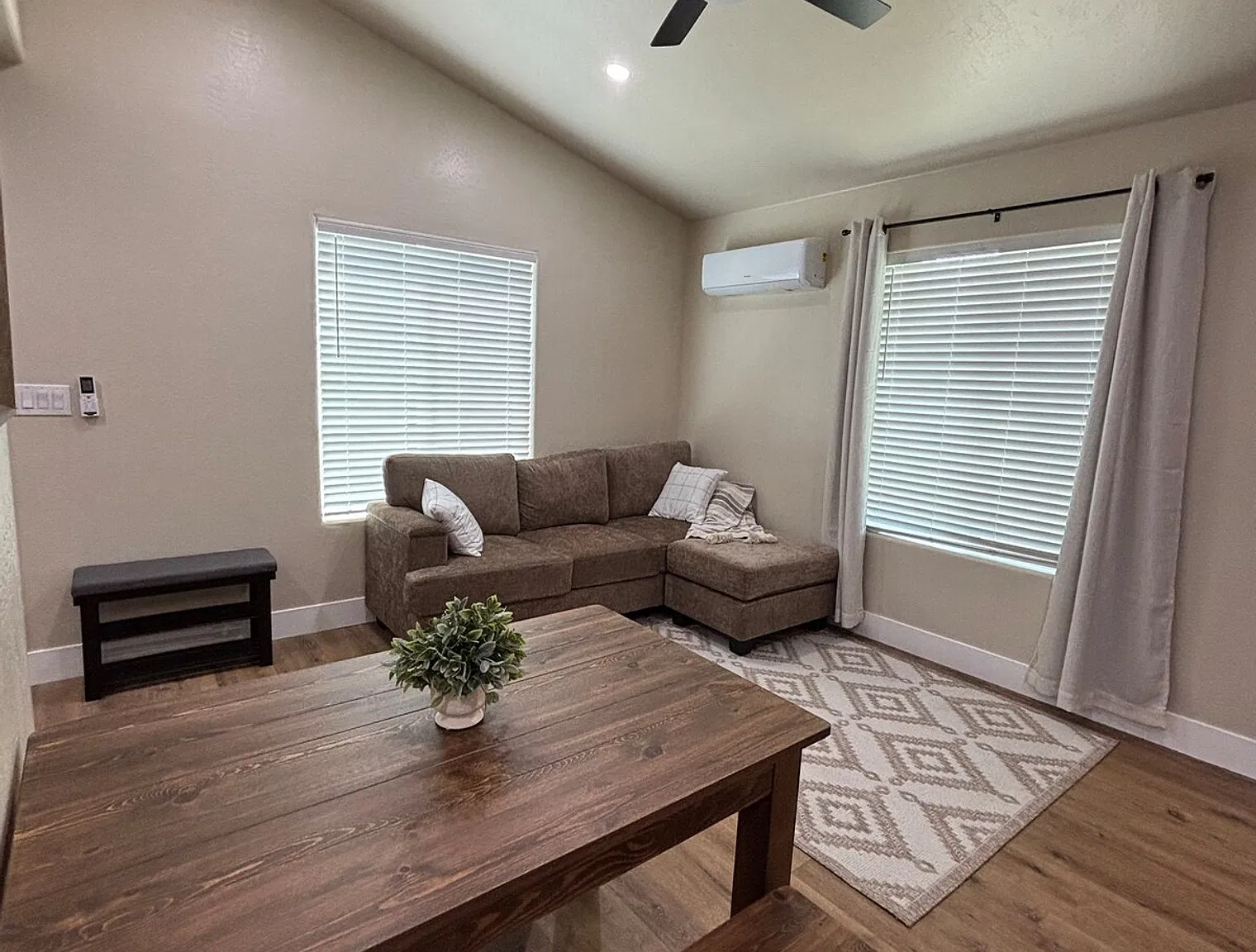 2 bed, 1.0 bath, $4,527 — Photo 4