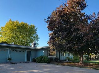 717 Alpine Dr, Sherrard, IL 61281