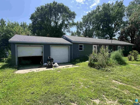 1941 E 34th St N, Sioux Falls, SD 57104