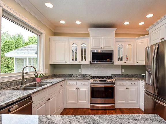4th image of 3909 E Bennington Blvd