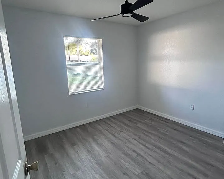 2875 Delrose Dr N — Photo 11
