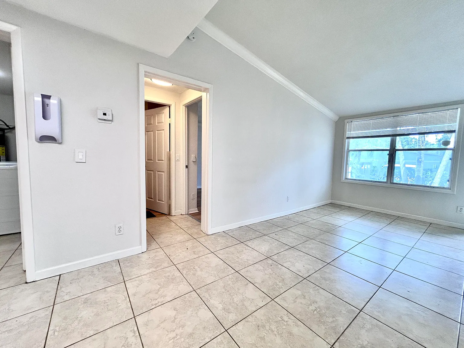 1 bed, 1.0 bath, 550 sqft, $1,550 — Photo 2