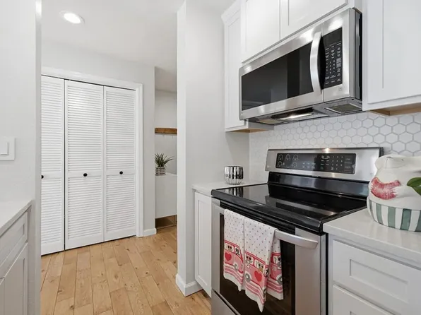 4151 El Camino Way APT K, Palo Alto, CA 94306