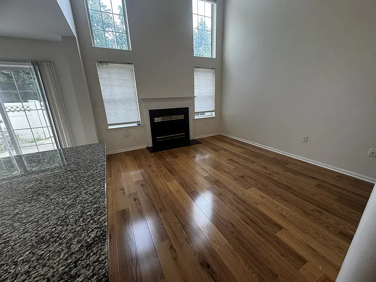 102 Wellington Park Dr — Photo 5