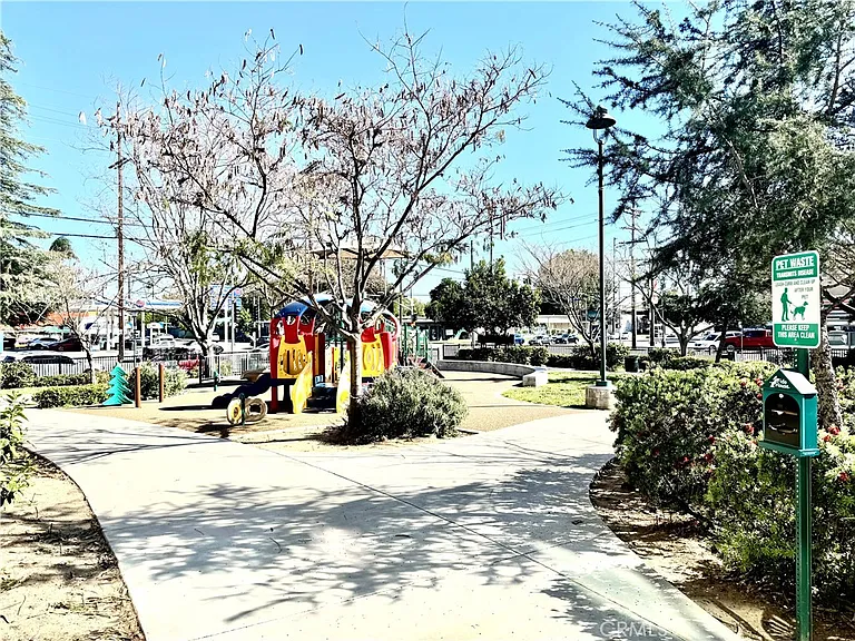 14121 W Oak Ln — Photo 4