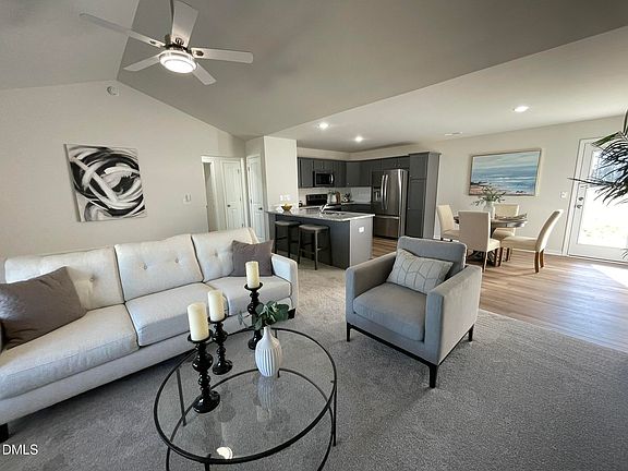 5th image of 170 Lotus Ave