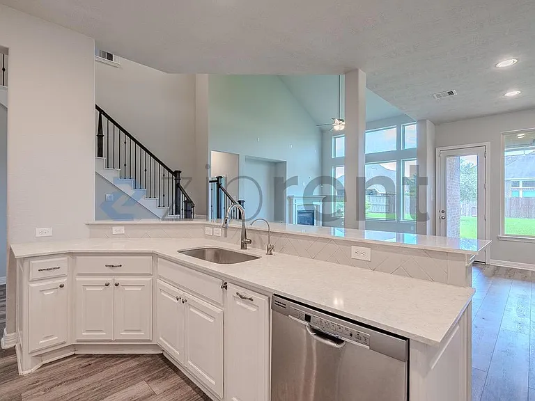 3543 Whitman Dr — Photo 12