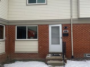 20813 Washington Dr, Roseville, MI 48066