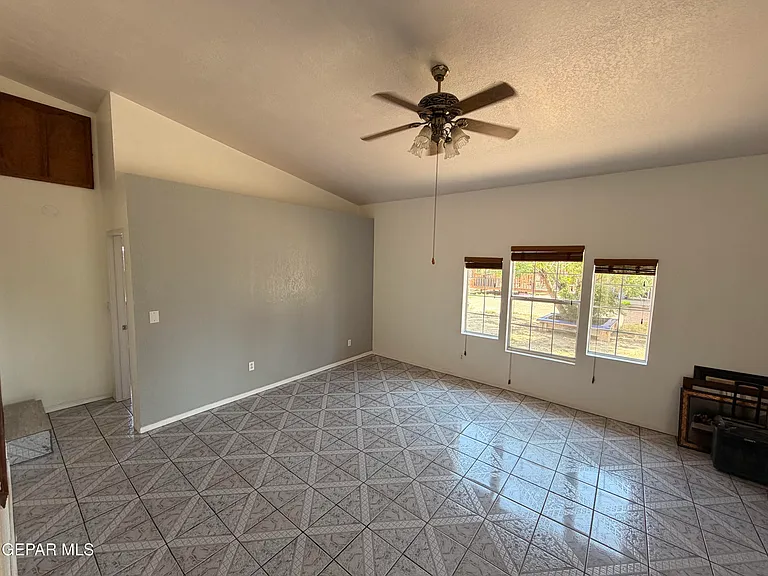 12760 Crisantemo Dr — Photo 21