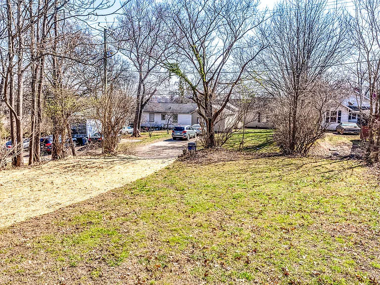 2548 Jefferson Ave — Photo 15