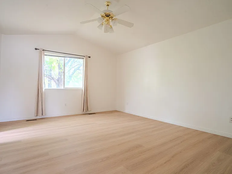 1007 N 525 W — Photo 13