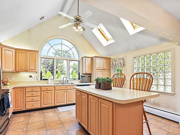 3rd image of 15 Oakwood Ave