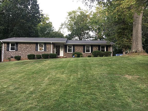 3rd image of 211 Anita Dr