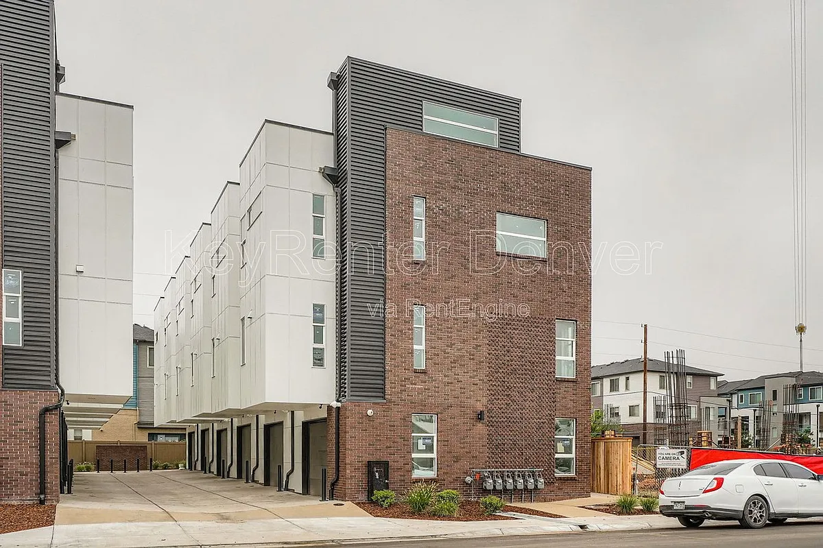 Building Photo - 2208 S Albion St #2
