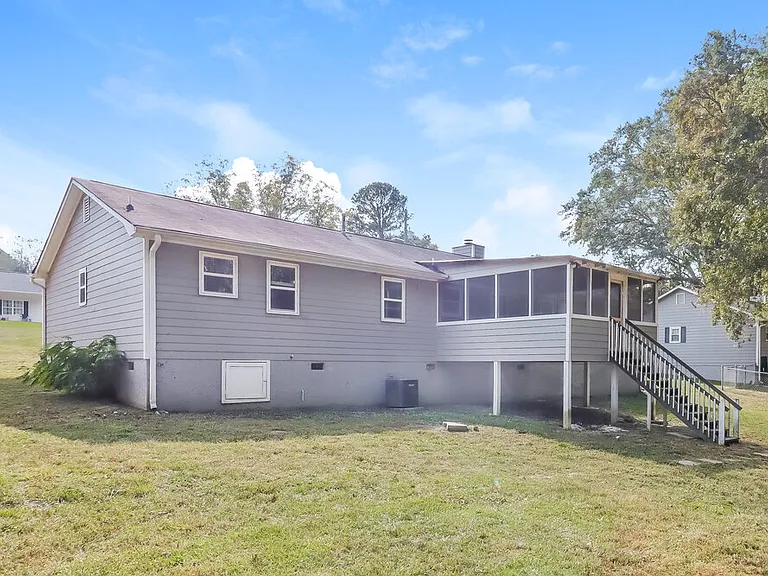 909 N Lassetter Cir — Photo 16
