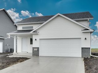 1186 Marlys Dr W, West Fargo, ND 58078