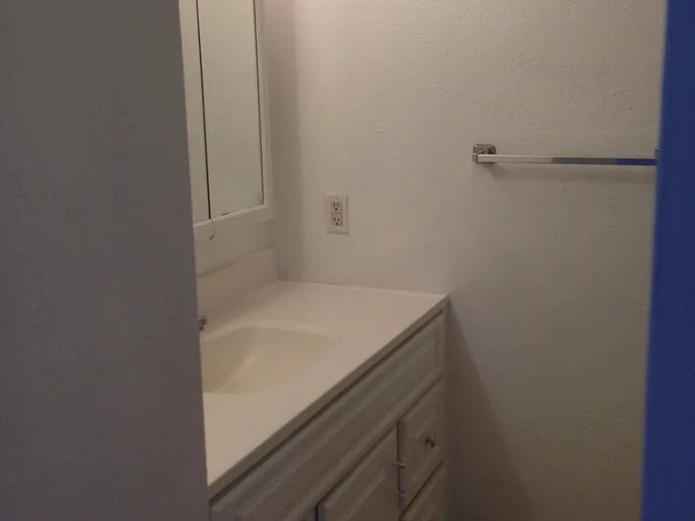 Chateau Apartments — Photo 20