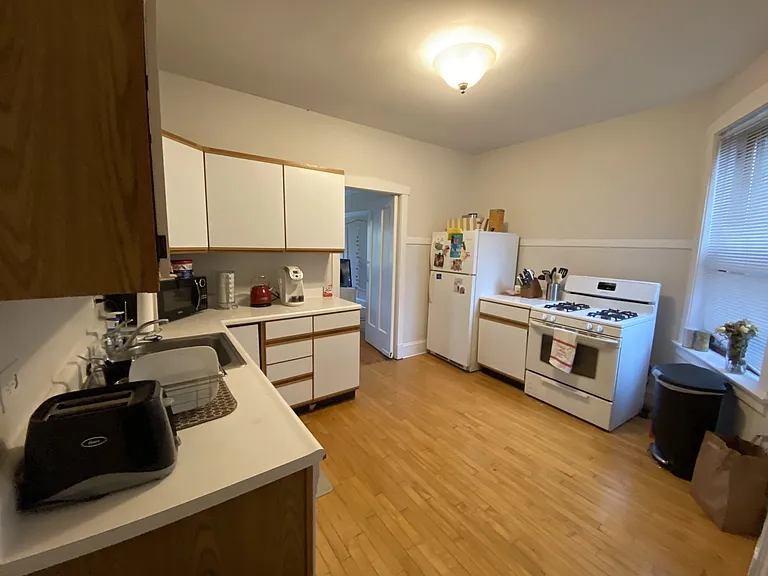 1506 W Addison St — Photo 5