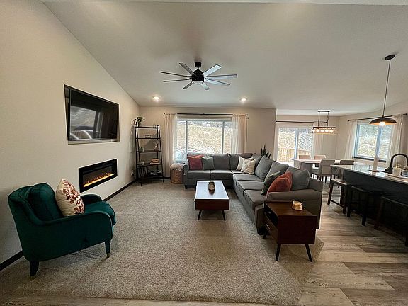 3rd image of 207 Dawson Dr
