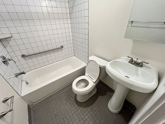 5th image of 624 N 12th St #1