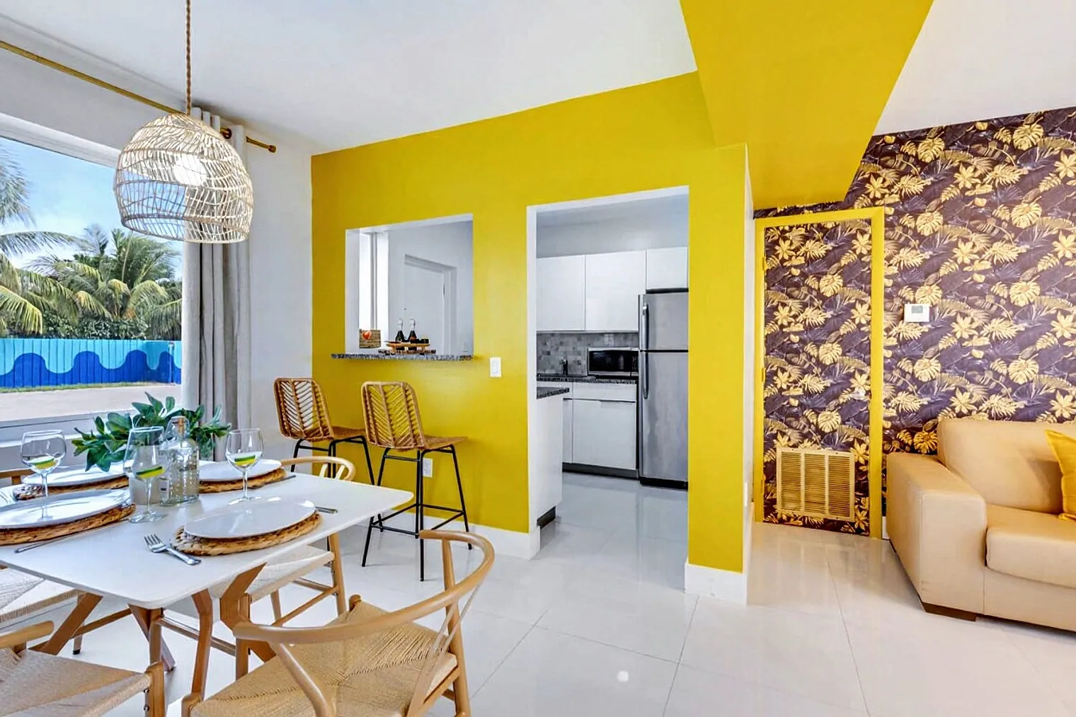 2 bed, 1.0 bath, 990 sqft, $3,932 — Photo 3