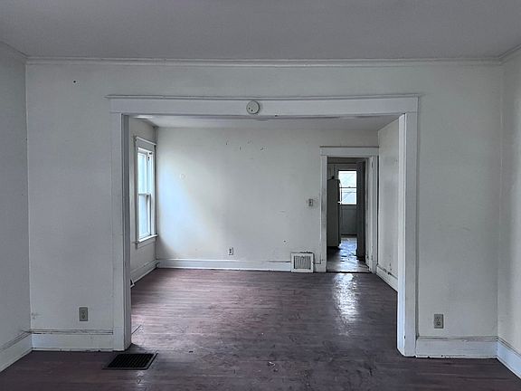 4th image of 1280.5 Vestal Ave