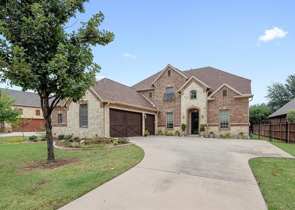 1st image of 2209 Canterbury Dr