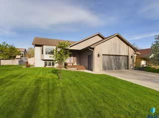 2009 S Clover Ave, Sioux Falls, SD 57110