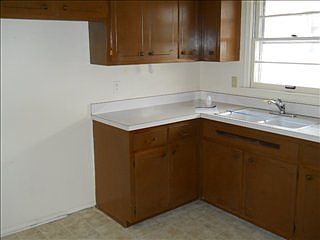 4th image of 3013 Chateau Ln