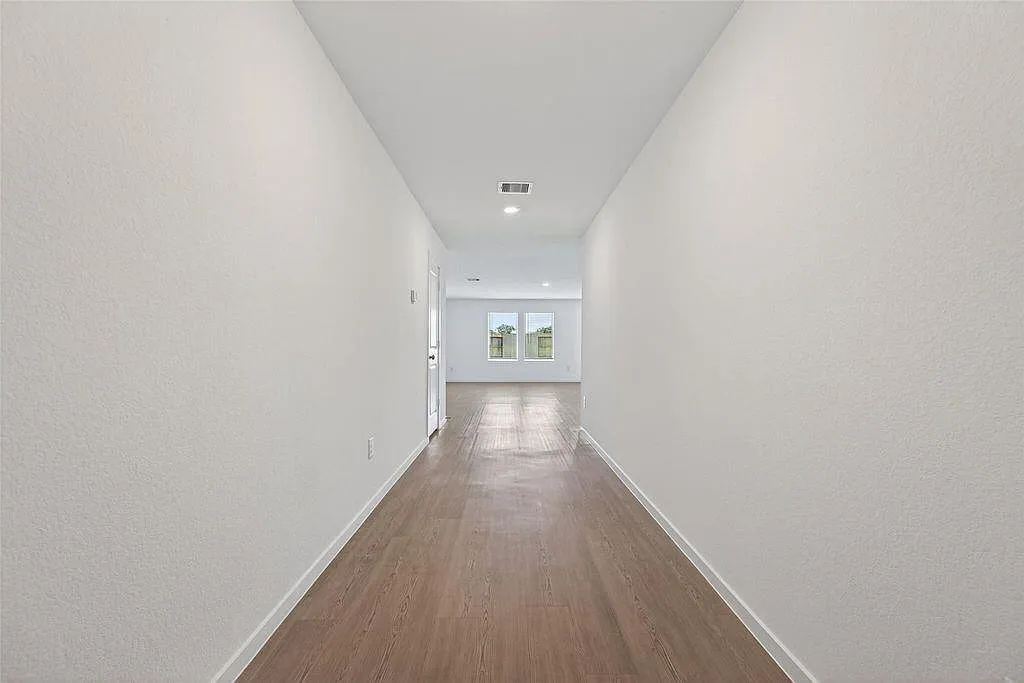 4 bed, 2.0 bath, $2,650 — Photo 2