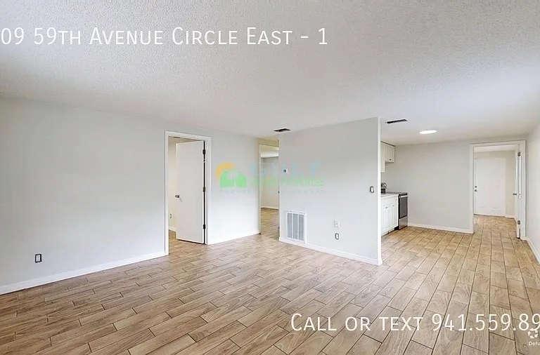 1109 59th Avenue Cir E #1 — Photo 2