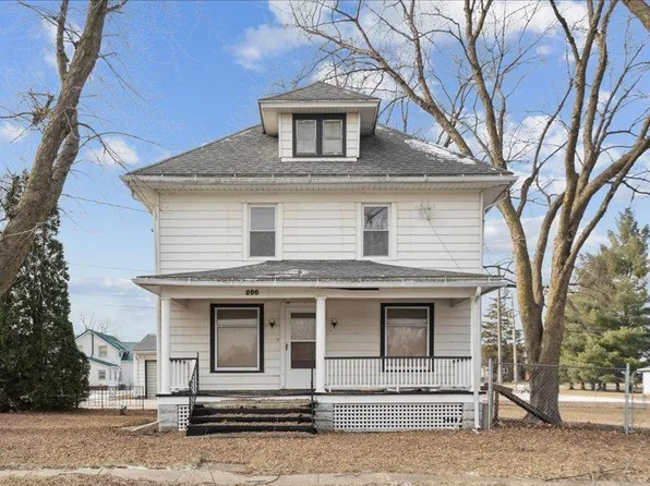206 2nd St, Raymond, IA 50667