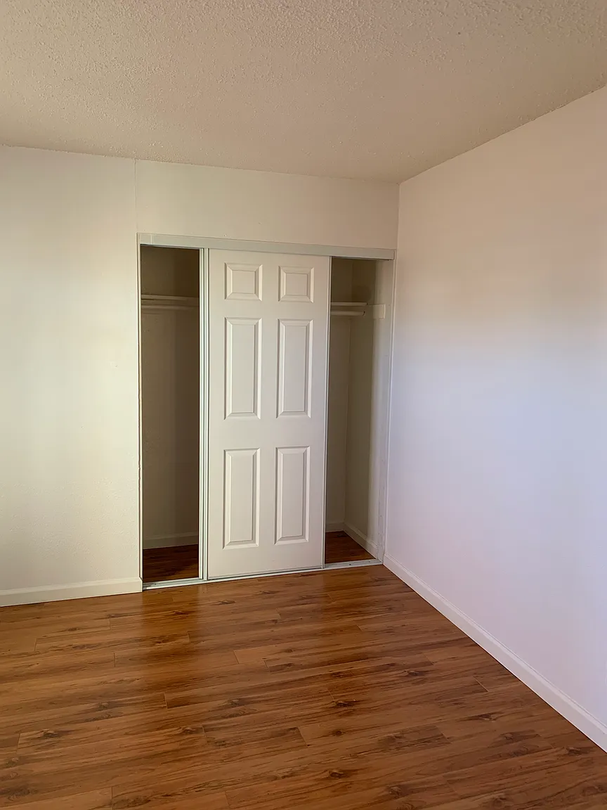 401 90th St APT 1 photo 1